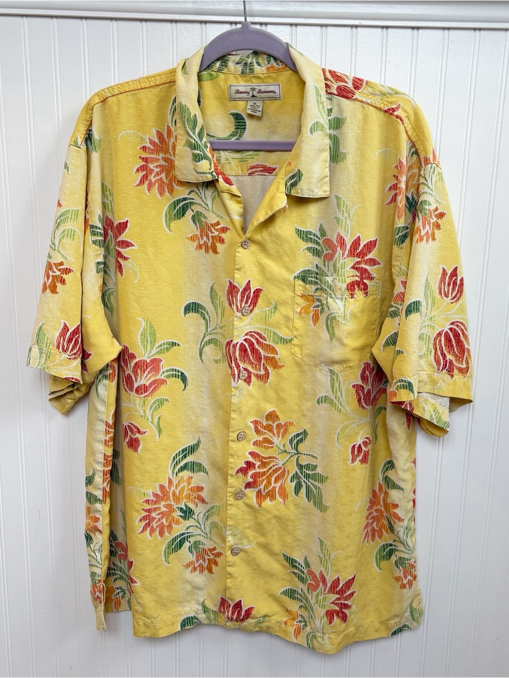 Tommy Bahama Men’s Size XL 100% Silk Yellow Floral Hawaiian Camp Shirt Tropical